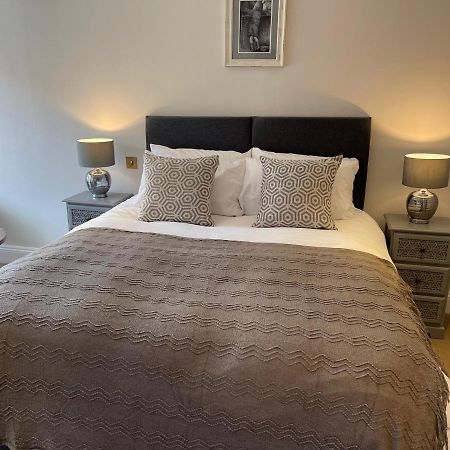 The Crown Of Cookham Hotell Eksteriør bilde