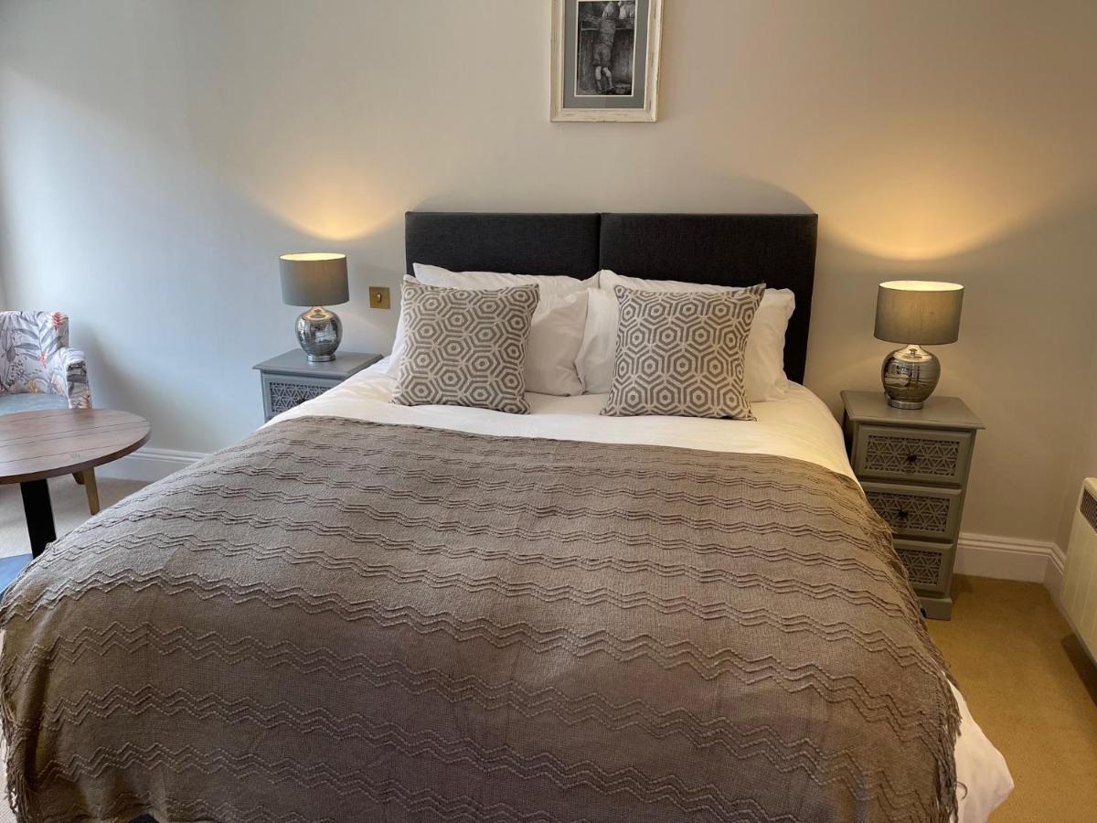 The Crown Of Cookham Hotell Eksteriør bilde