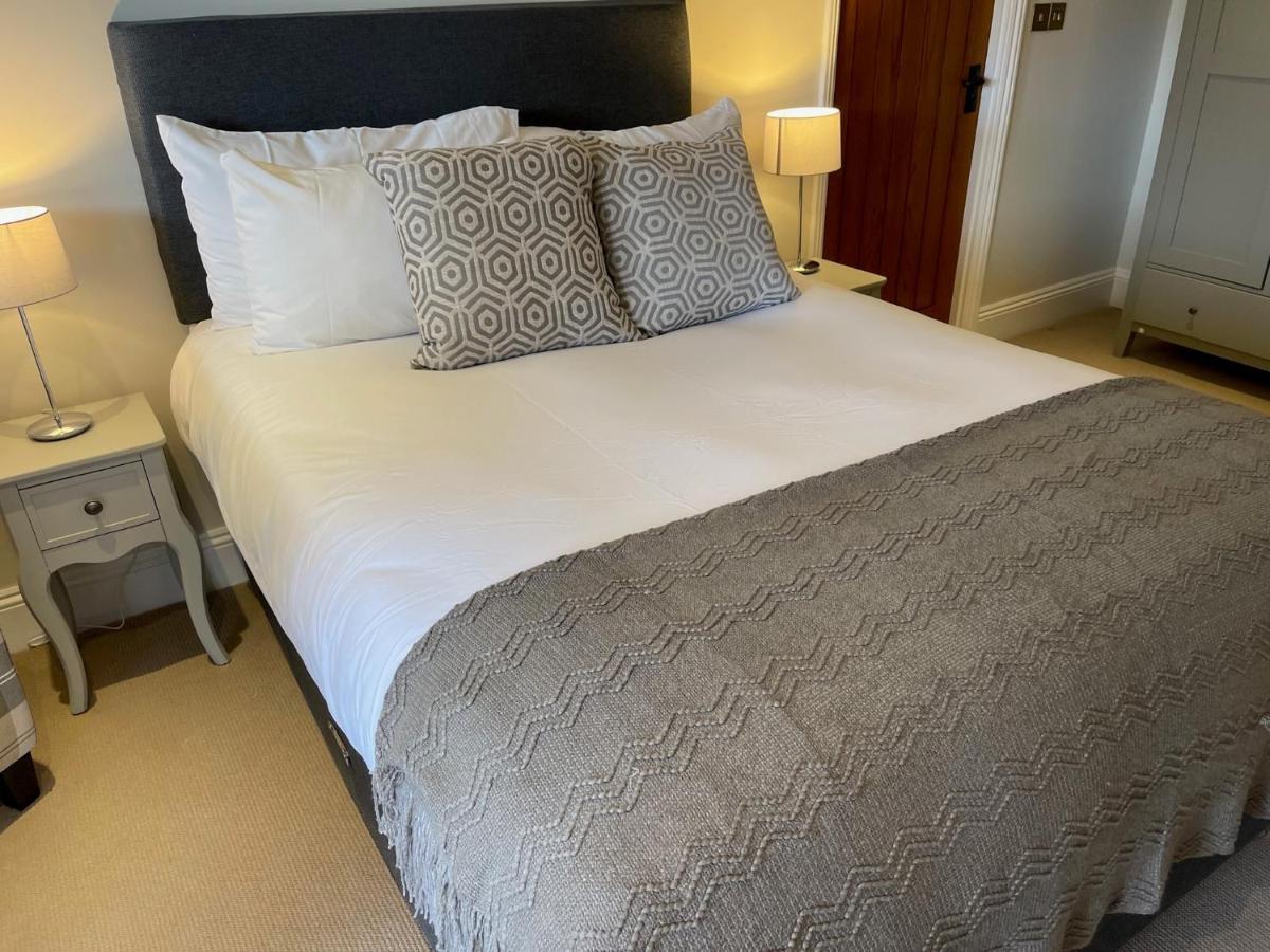 The Crown Of Cookham Hotell Eksteriør bilde